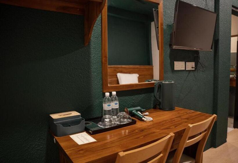 فندق Room V @ Jalan Sultanah Near Bus Stop Batu Pahat