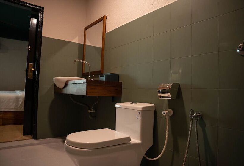 فندق Room V @ Jalan Sultanah Near Bus Stop Batu Pahat