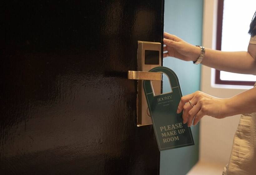 فندق Room V @ Jalan Sultanah Near Bus Stop Batu Pahat