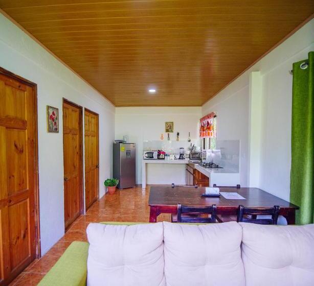 تختخواب و صبحانه Hostel Cattleya   Monteverde, Costa Rica