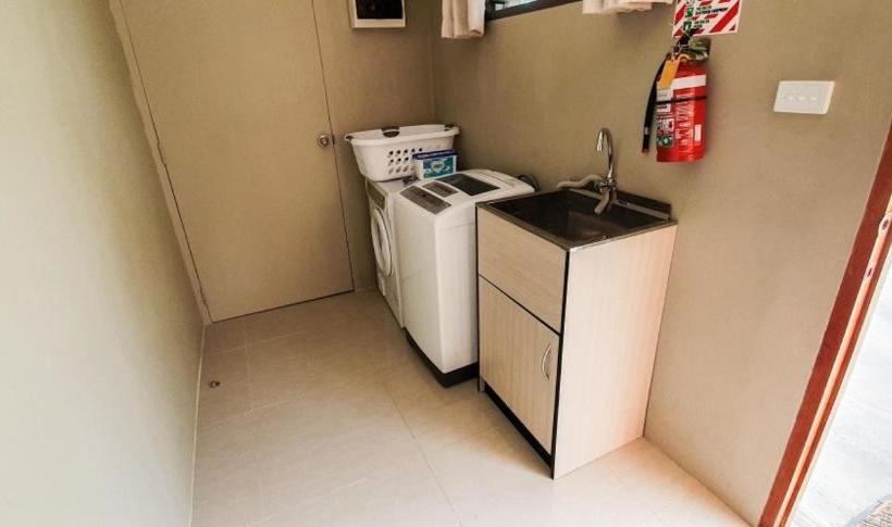 پانسیون Island Villas Pacific Harbour