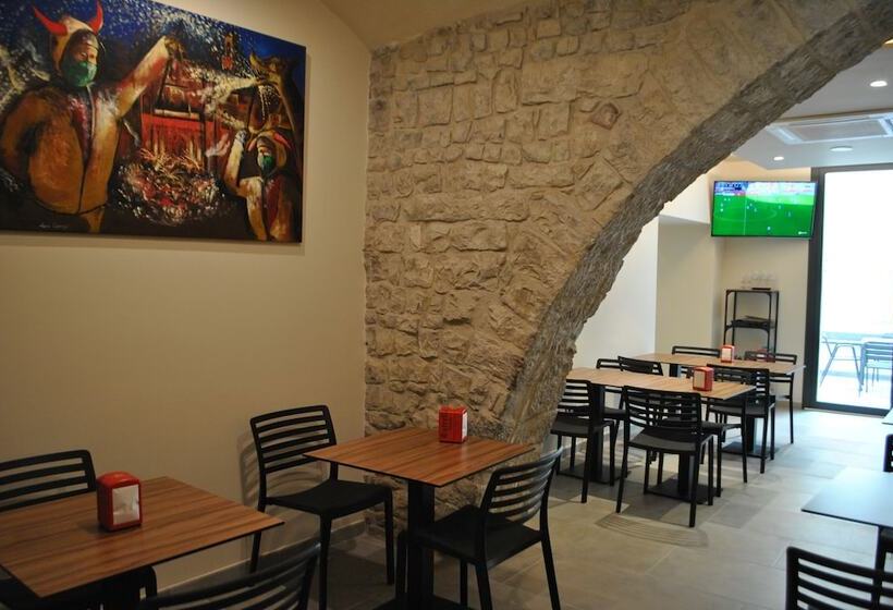 בית מלון כפרי Hostal Universitat