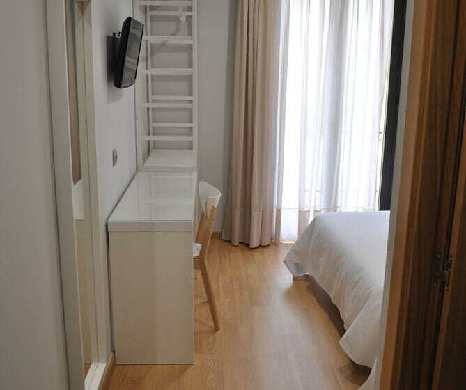 בית מלון כפרי Hostal Universitat