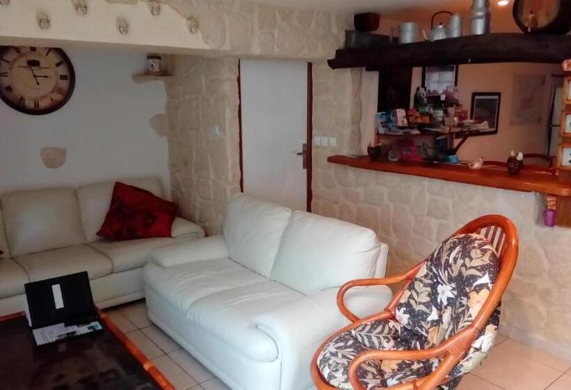 مبيت وإفطار O Tour Du Monde