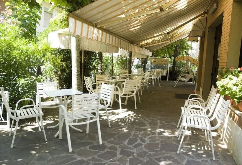هتل Albergo Carezza