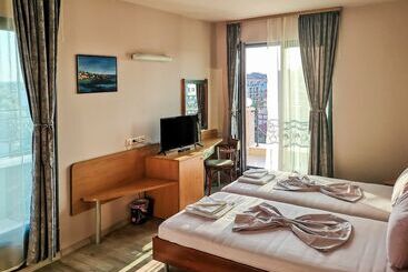 Fotos del hotel Empera:  50