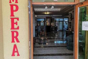 Fotos del hotel Empera:  42
