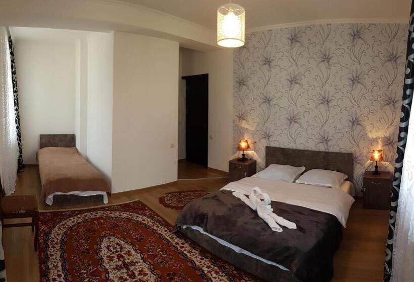 پانسیون Kazbek View Hostel
