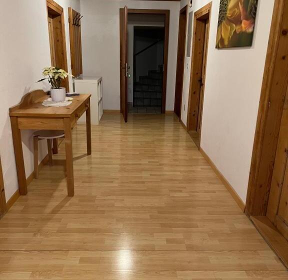 הוסטל Und Restaurant Alpina