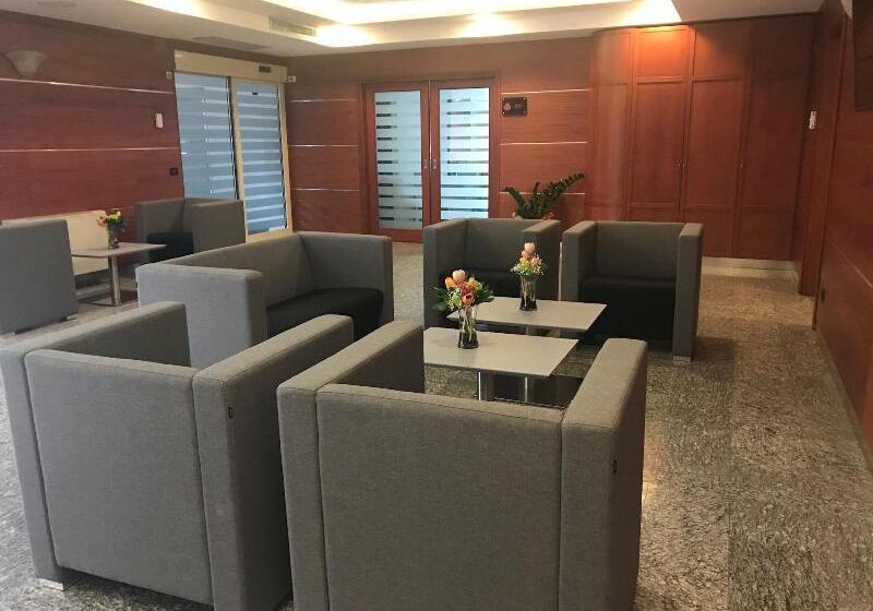 هتل Domus Grand