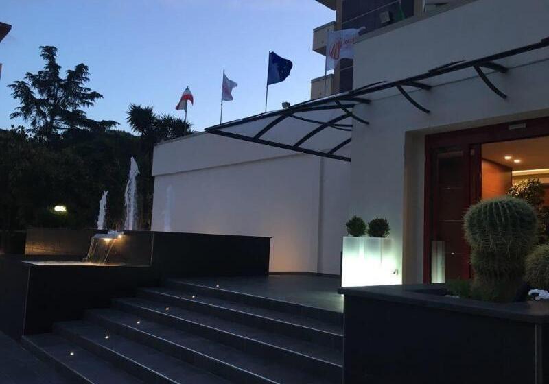 هتل Domus Grand