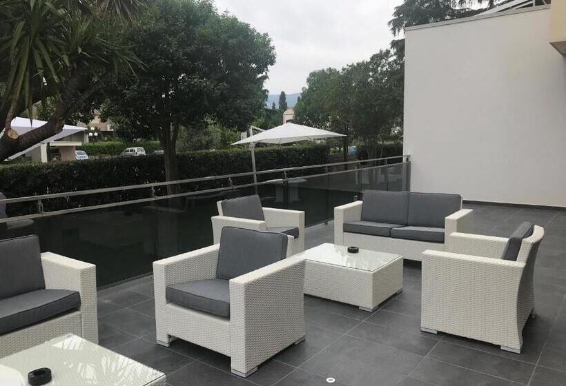 هتل Domus Grand