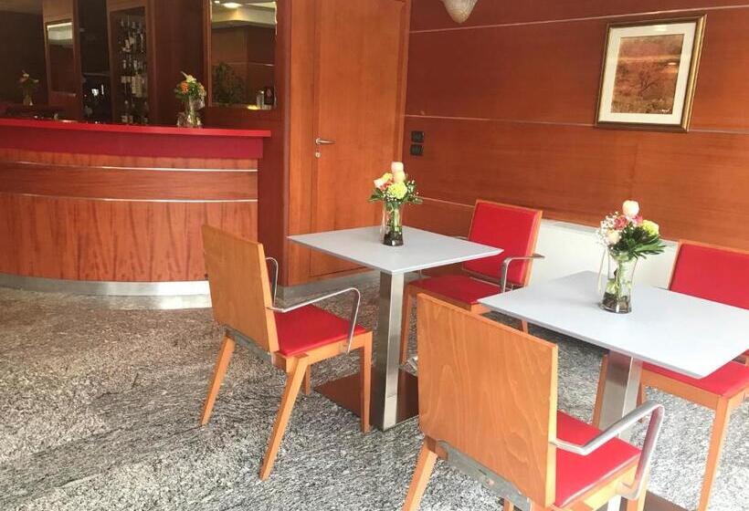 هتل Domus Grand