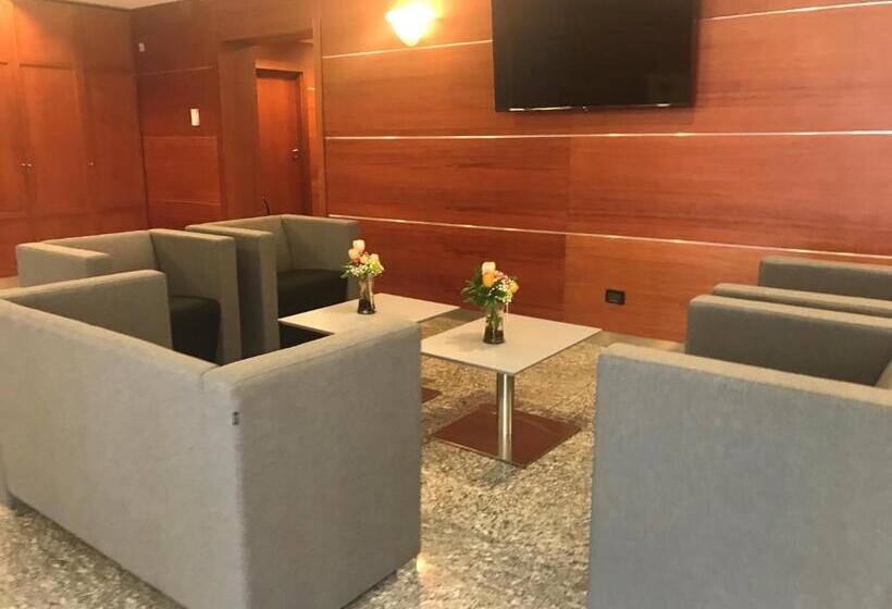 هتل Domus Grand