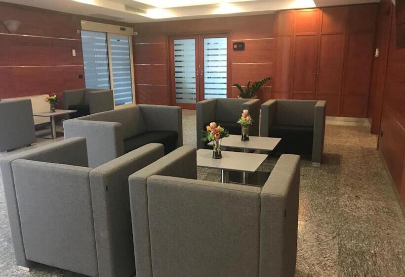 هتل Domus Grand