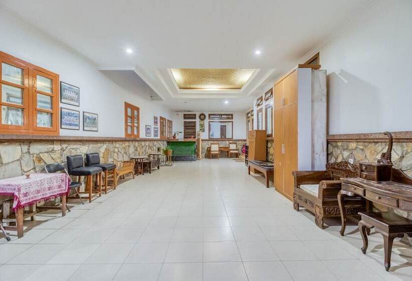Bed and Breakfast Reddoorz Plus Near Lempuyangan Station 4