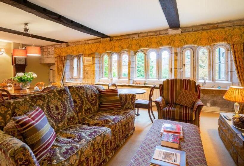 پانسیون Hurstwood Hall