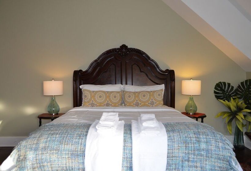 تختخواب و صبحانه 300 Clifton