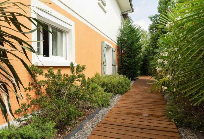 تختخواب و صبحانه Villa Chaleemar