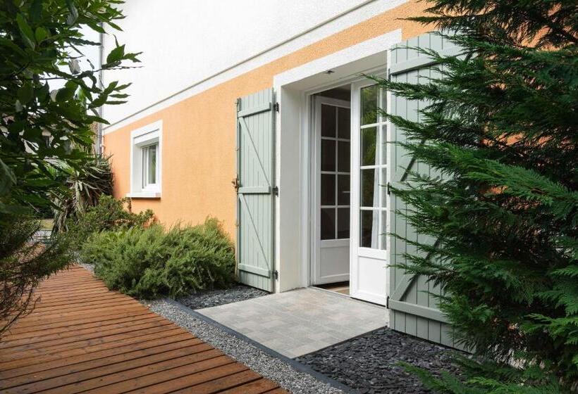 تختخواب و صبحانه Villa Chaleemar
