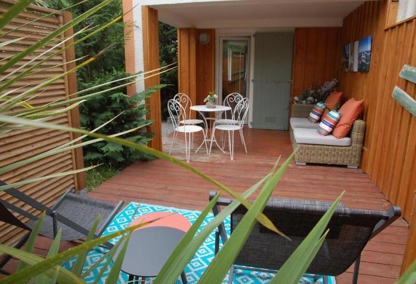 تختخواب و صبحانه Villa Chaleemar