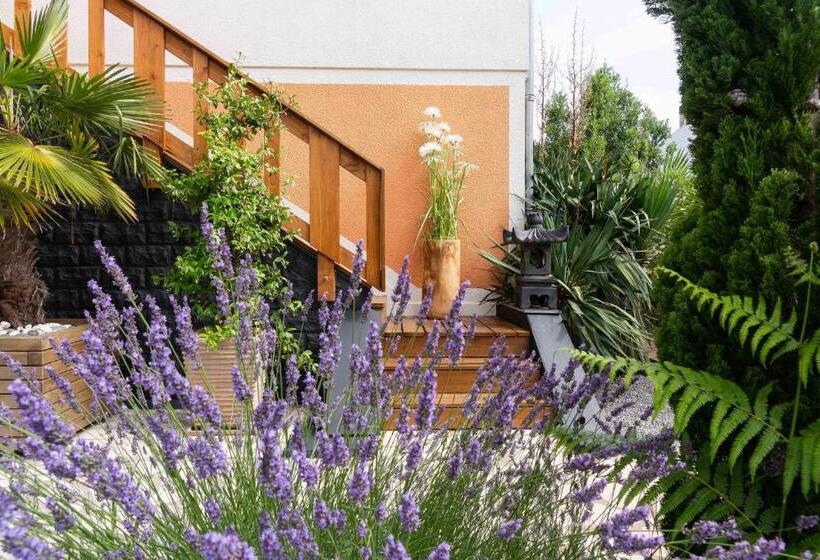 تختخواب و صبحانه Villa Chaleemar