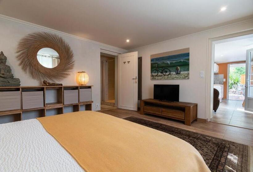 تختخواب و صبحانه Villa Chaleemar