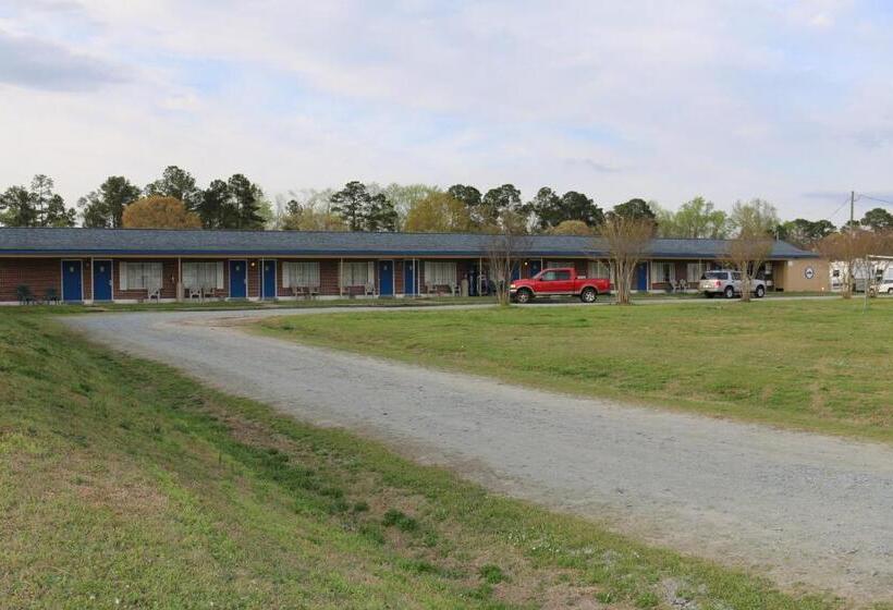 בית מלון כפרי Four Oaks Lodging