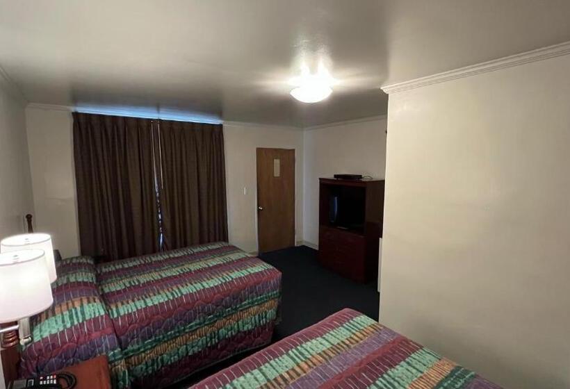 호텔 Four Oaks Lodging