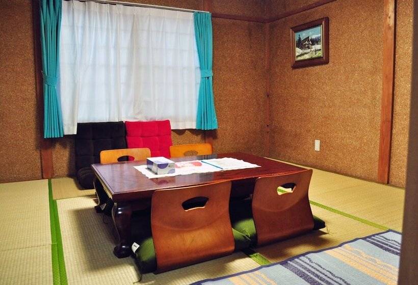 פנסיון Guest House Hide