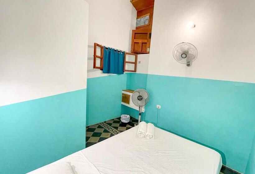 پانسیون Oasis Hostel