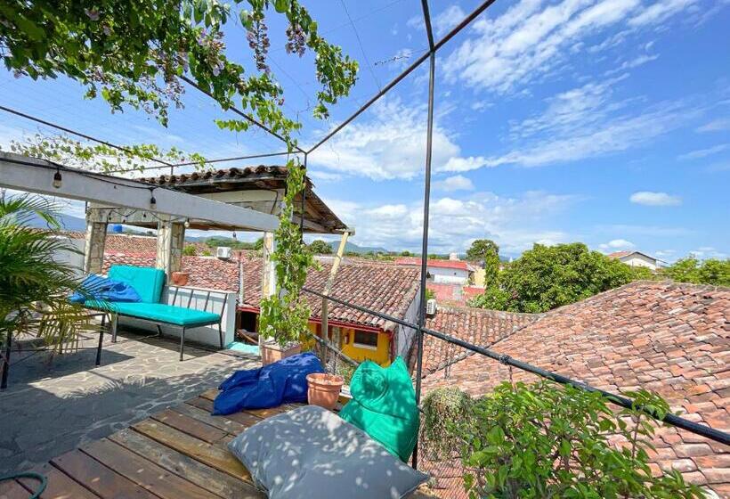 پانسیون Oasis Hostel