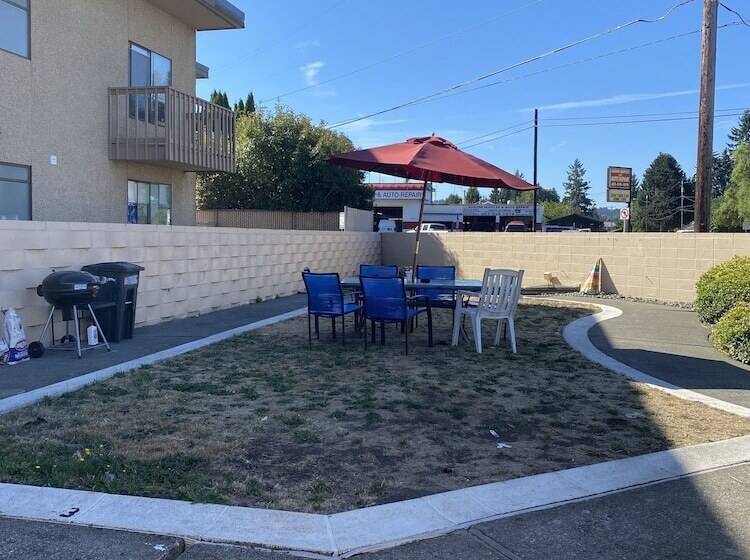 Auburn Motel
