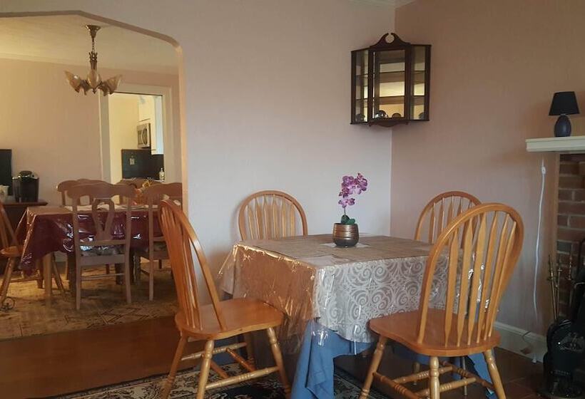 צימר Natalie House   Boston