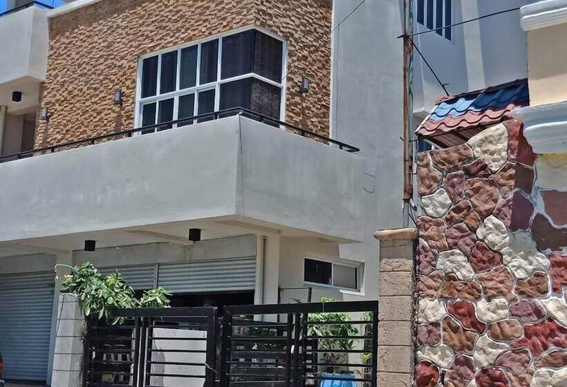 فندق صغير Casa Sarmiento Travelers Inn