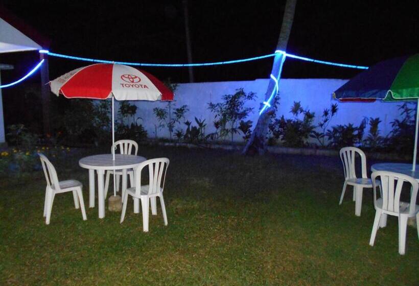 پانسیون Nadee Villa 7