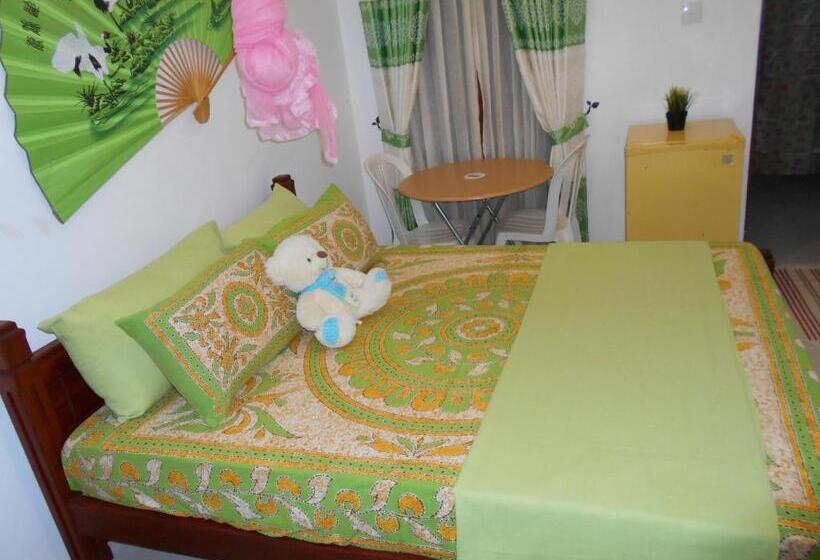 پانسیون Nadee Villa 7