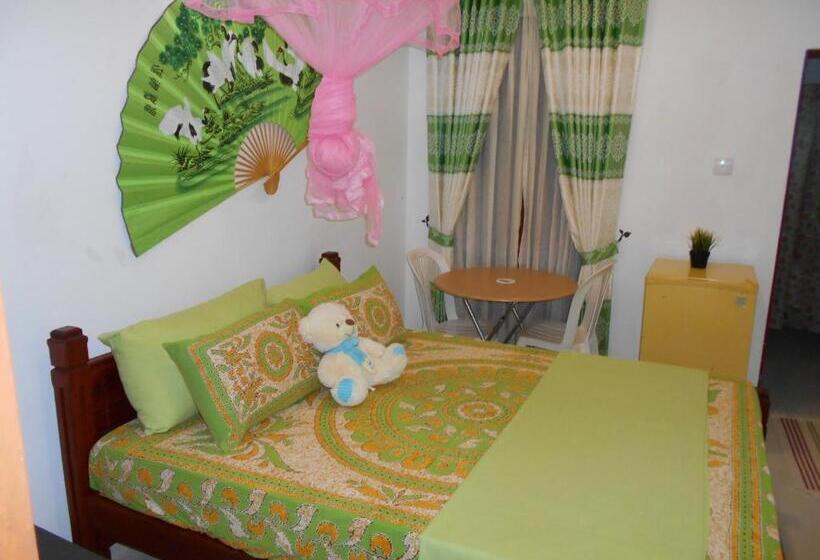 پانسیون Nadee Villa 7