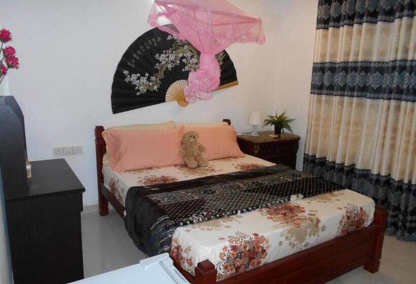 پانسیون Nadee Villa 7
