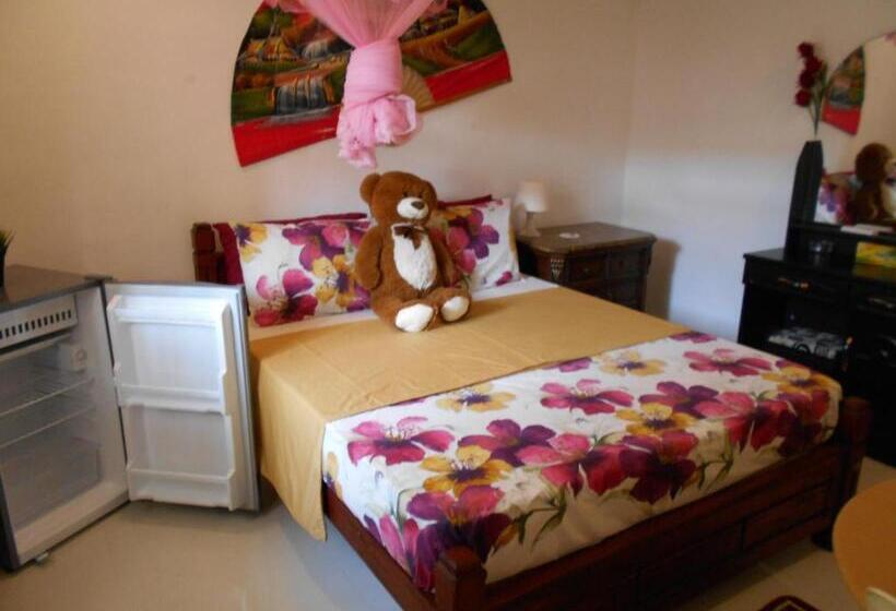 پانسیون Nadee Villa 7