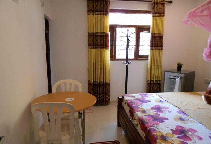 پانسیون Nadee Villa 7