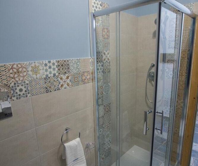 تختخواب و صبحانه Coraje Room & Breakfast