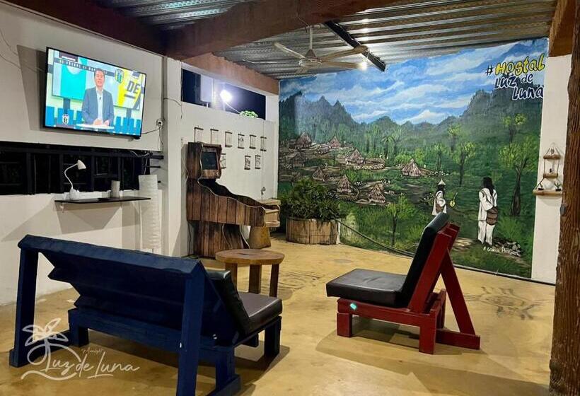 پانسیون Hostal Luz De Luna