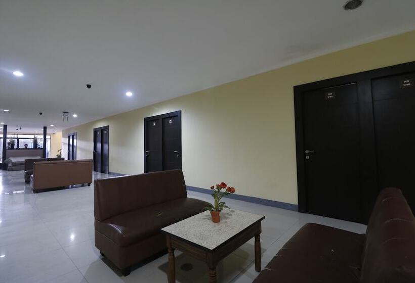 پانسیون Reddoorz Near Itc Cempaka Mas