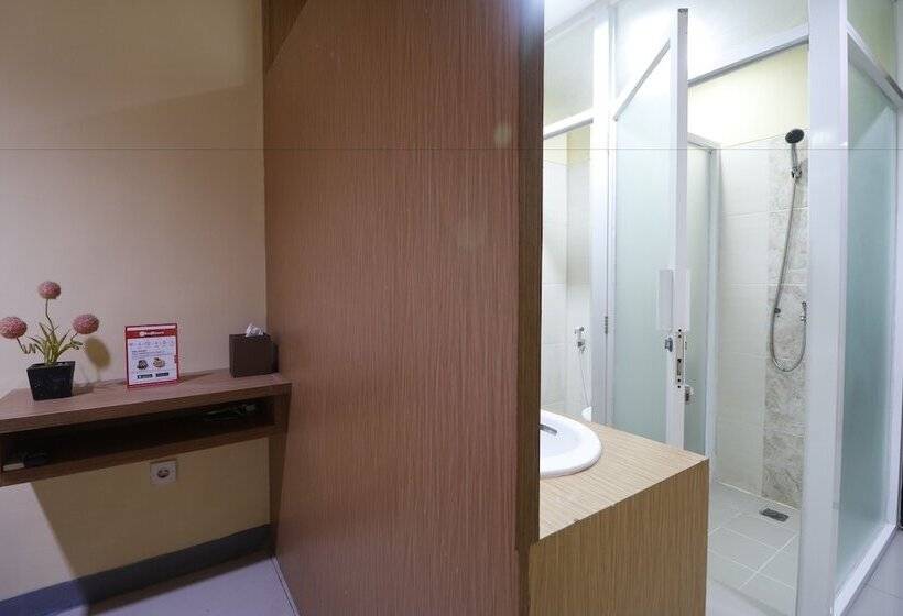 پانسیون Reddoorz Near Itc Cempaka Mas