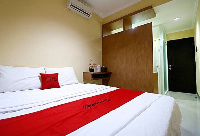 پانسیون Reddoorz Near Itc Cempaka Mas