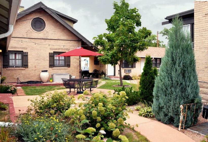 The Crest Motel