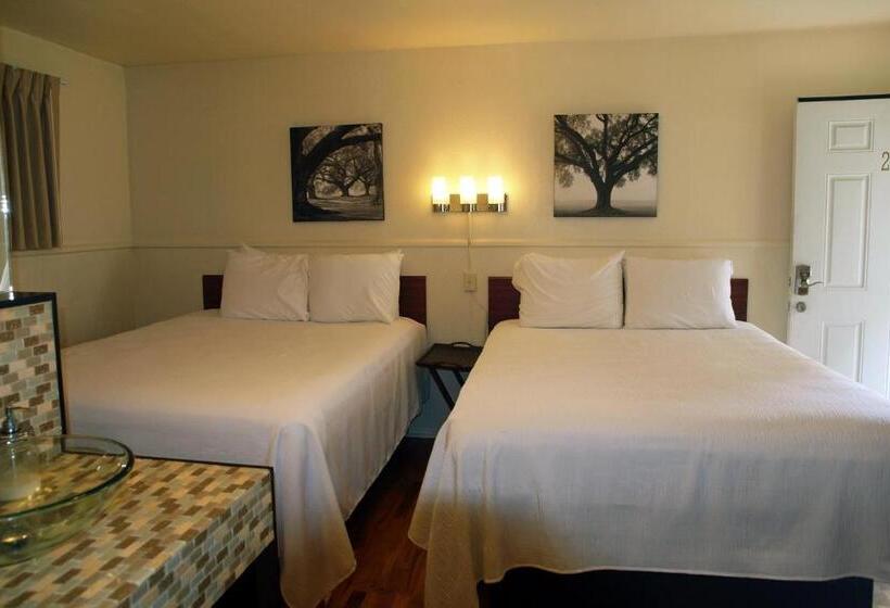 The Crest Motel