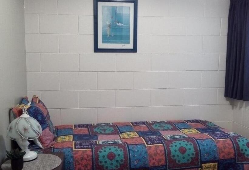 پانسیون Redwood Lodge Motel