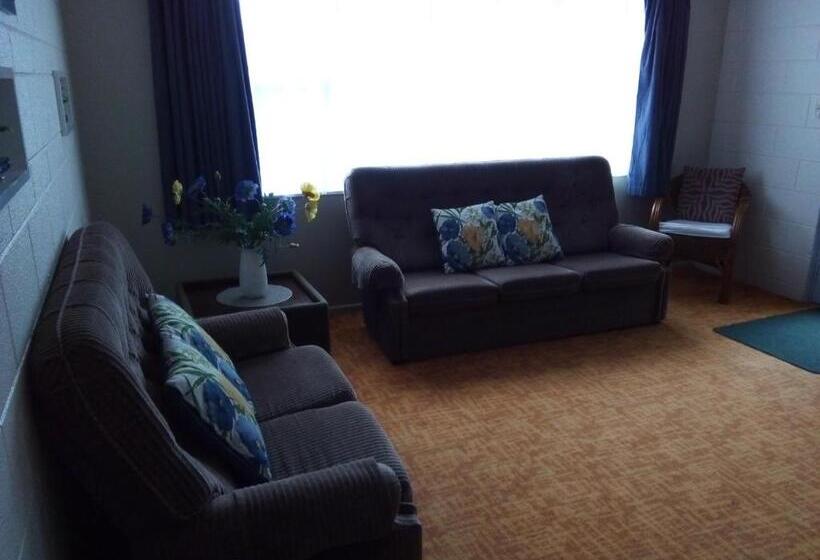 پانسیون Redwood Lodge Motel
